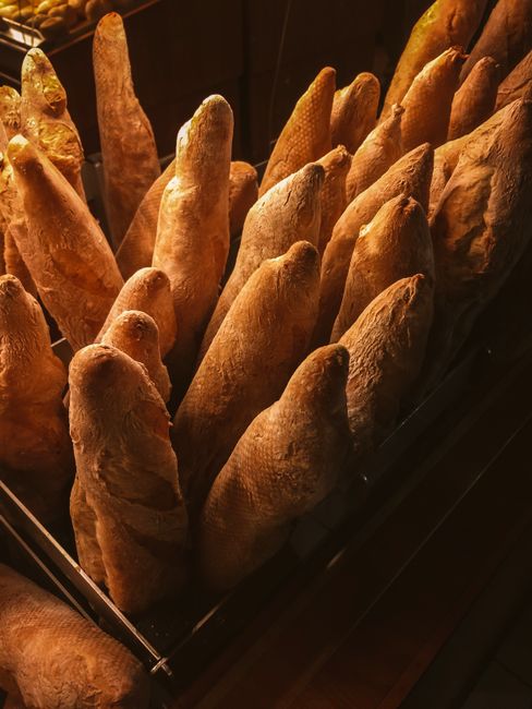 Frisch gebackenes Hefebrot mit knuspriger Kruste