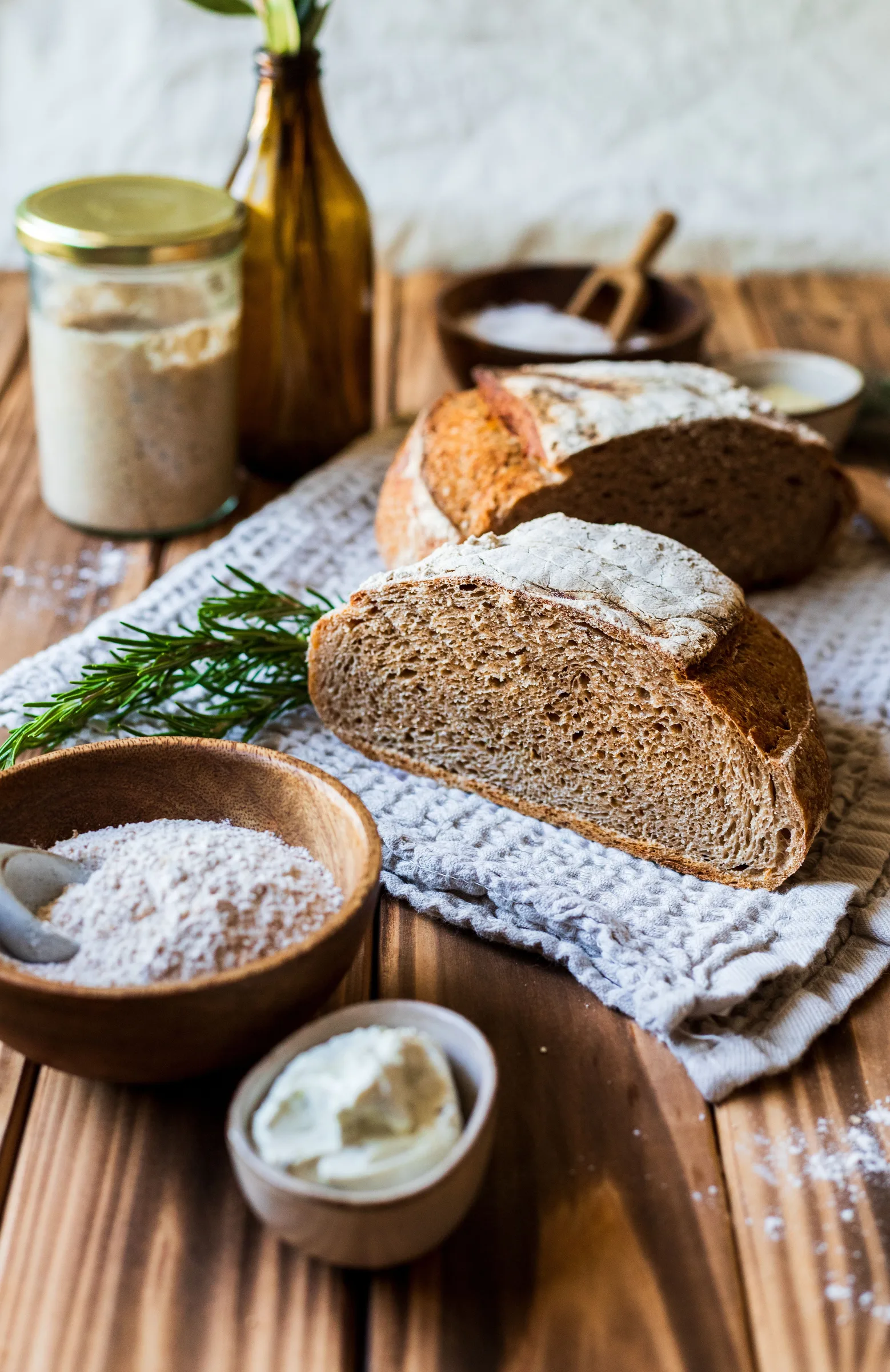 Sauerteigbrot schmeckt zu sauer oder zu fad: So steuerst du den Geschmack