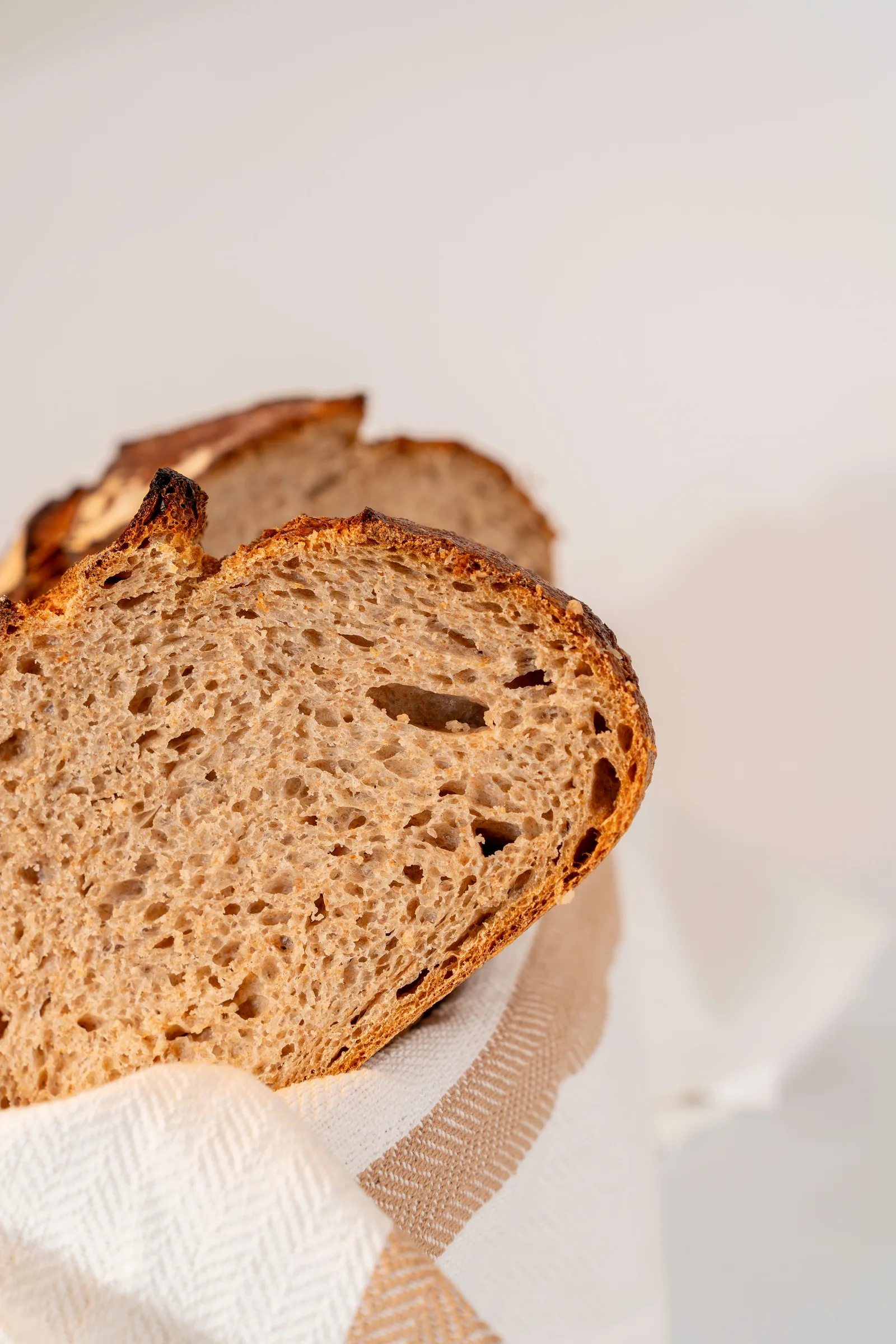 Brot innen klitschig: Die 5 häufigsten Ursachen und Lösungen